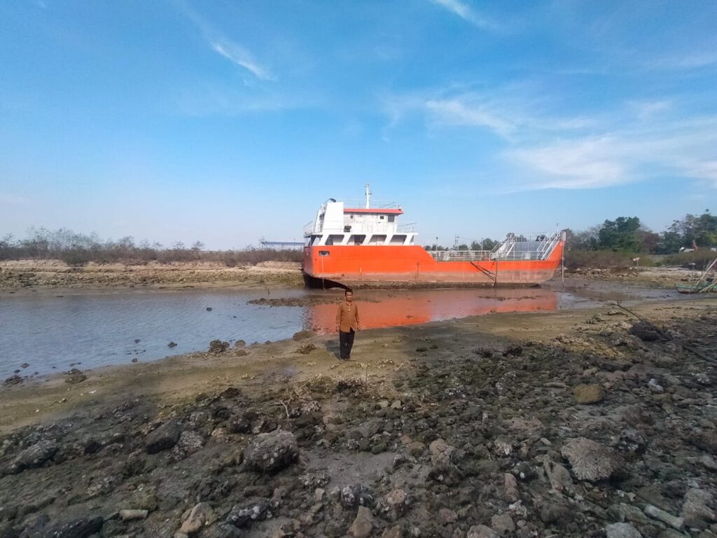 DNN PILLAR - Sand Blasting & Painting Kapal Surya Sejati 300 - 1