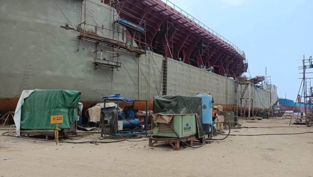 DNN PILLAR - Sand Blasting & Painting Kapal Surya Sejati 300 - 3